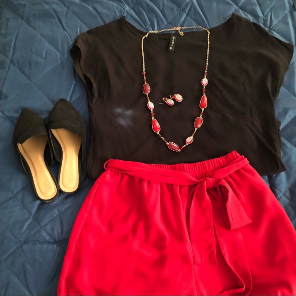 Women’s black top with a front pocket.